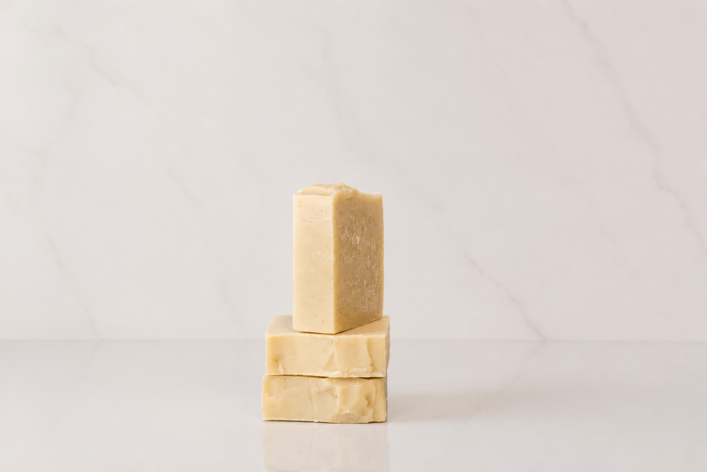 THE GOLDEN - OATMILK, TUMERIC AND HONEY CLEANSING BAR