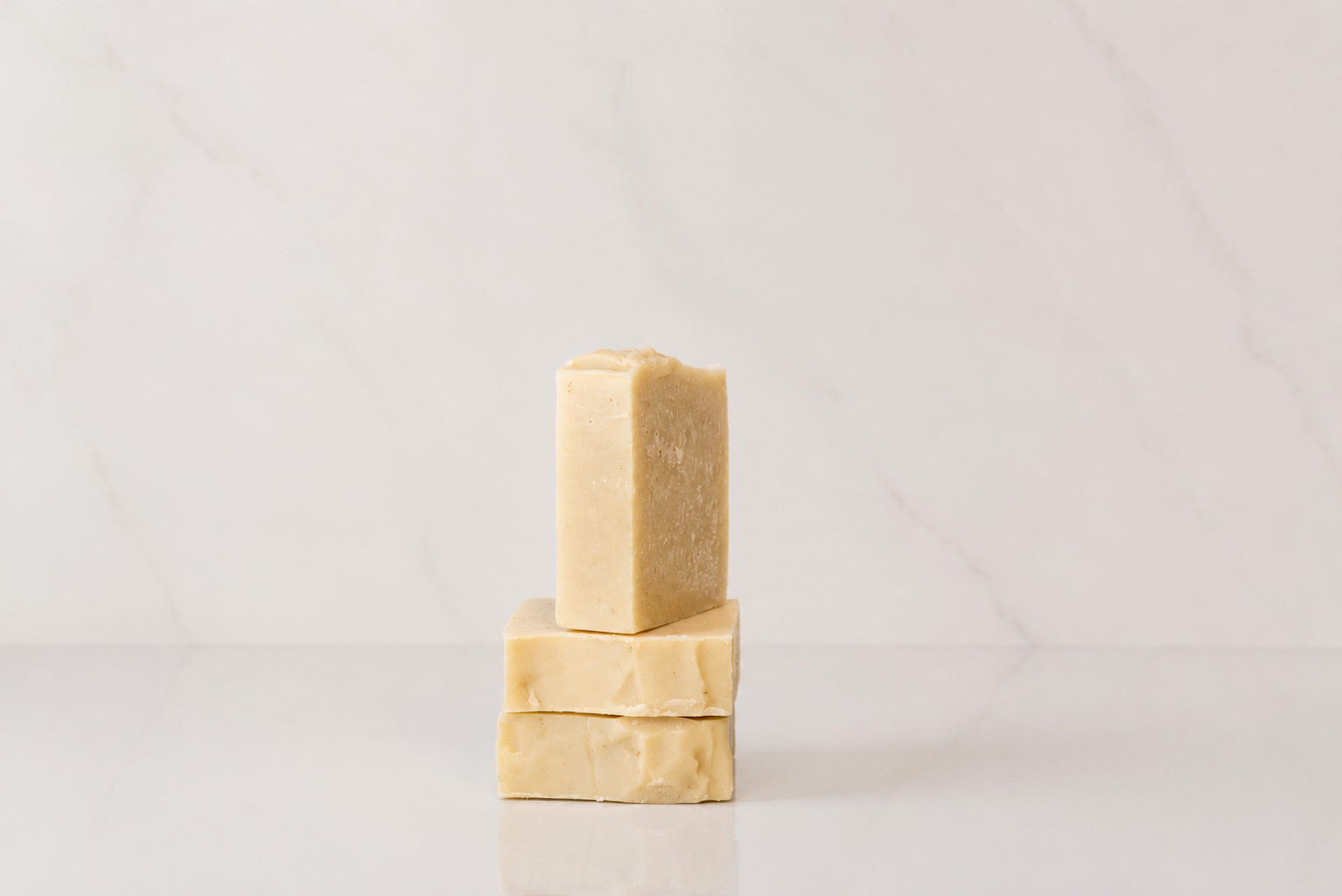 THE GOLDEN - OATMILK, TUMERIC AND HONEY CLEANSING BAR