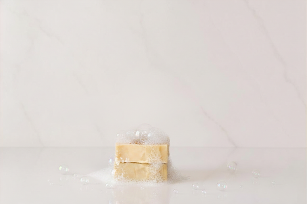 THE GOLDEN - OATMILK, TUMERIC AND HONEY CLEANSING BAR