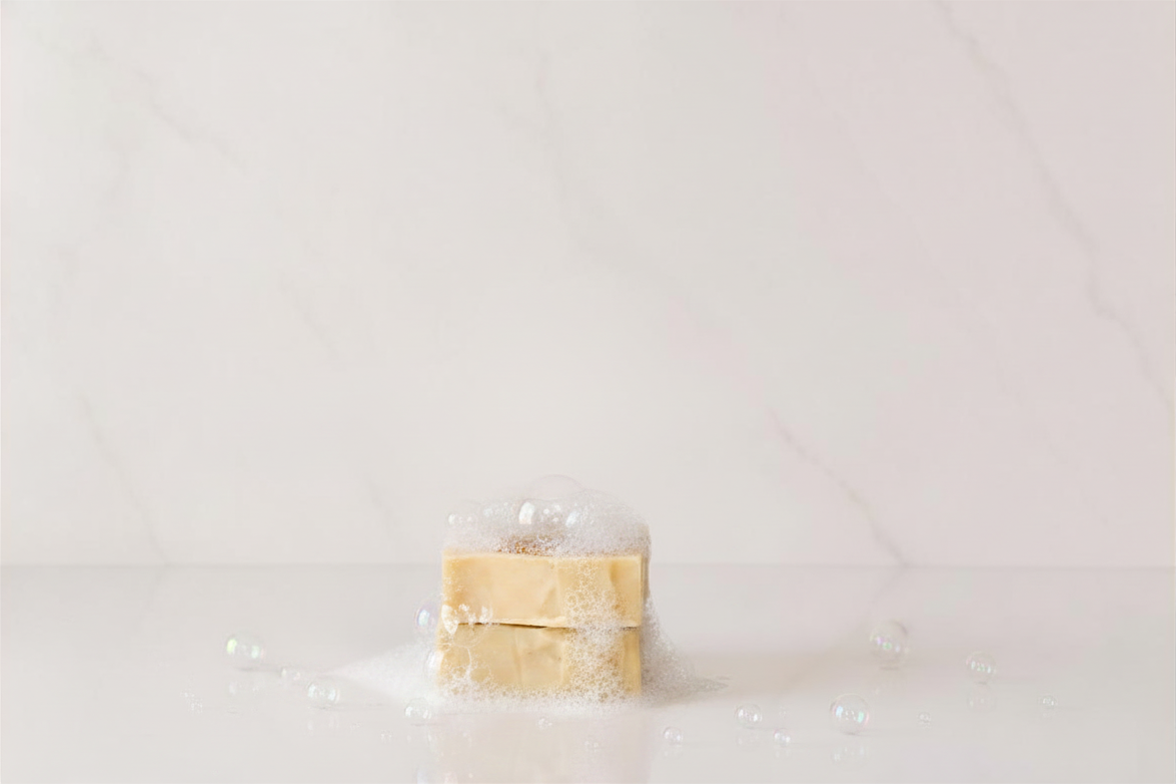 THE GOLDEN - OATMILK, TUMERIC AND HONEY CLEANSING BAR